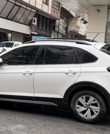 Zeytinburnu’nda park halindeki otomobile silahlı saldırı: O anlar kamerada