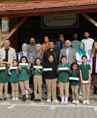 "Bir Hikaye Bin Neşe" çocukların yüzünde tebessüm oluyor