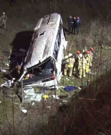 Esenyurt’ta servis minibüsü şarampole yuvarlandı: 2 ölü, 9 yaralı