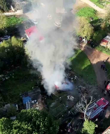 Tuzla’da gecekonduda yangın: Alevler gökyüzünü kapladı