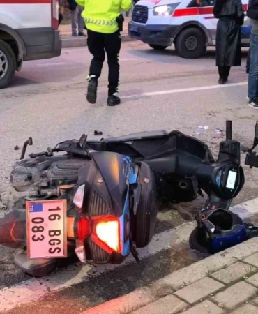Motosiklet kadına çarptı: 2 yaralı