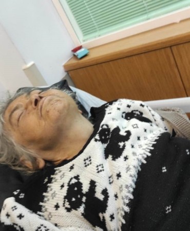 Sultangazi’de 75 yaşındaki diyaliz hastası kadının, araçtan inerken düşürüldüğü iddiası