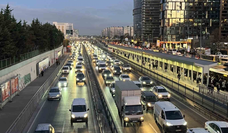 İstanbul’da trafik yoğunluğu yüzde 81’e ulaştı