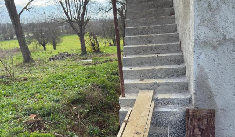 Sakarya’da merdivenden düşen şahıs yaralandı