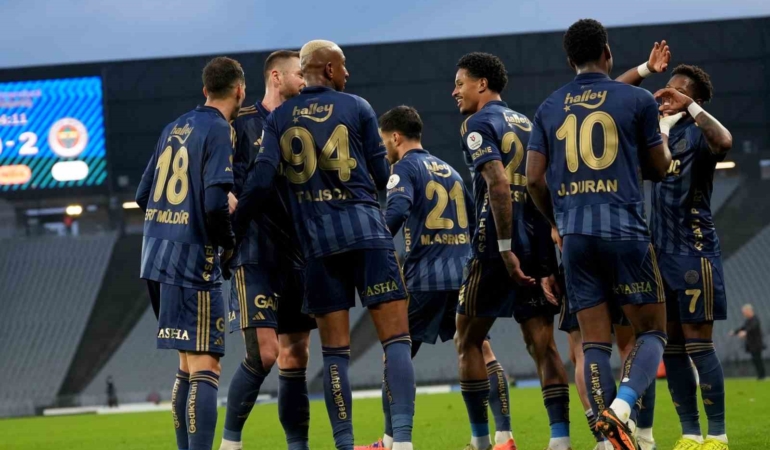 Fenerbahçe, ligde ilk yarıyı namağlup kapattı