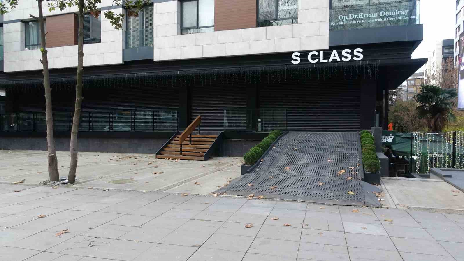 Kadıköy’de lüks oto galerisi boşaltıldı: 11 milyar TL’lik vurgun iddiası