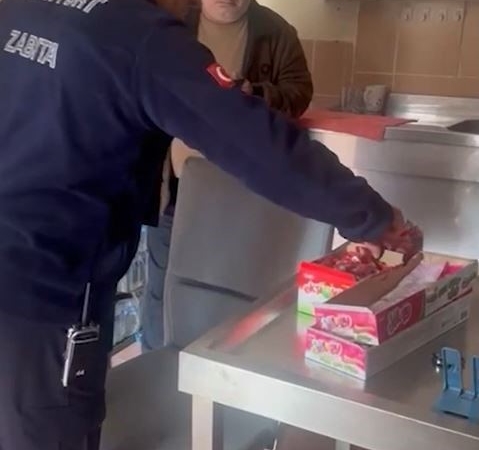 Esenyurt’ta okul kantinlerine sıkı denetim: Kurallara uymayan kantin mühürlendi