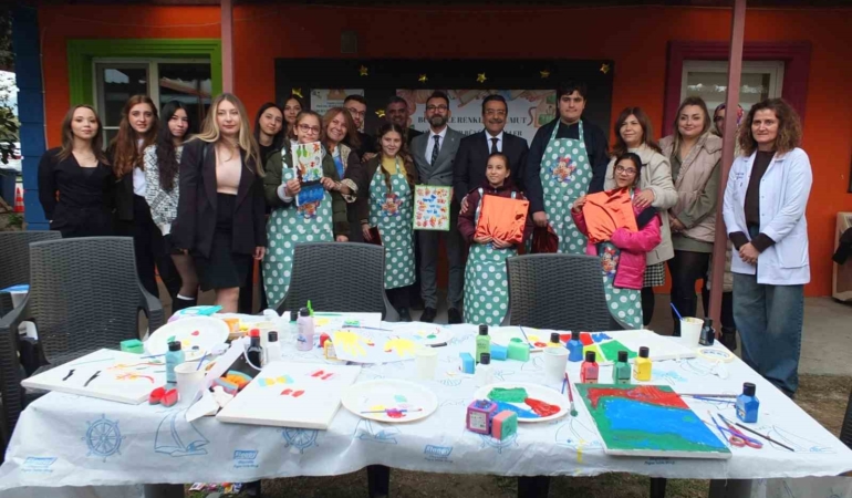 Üniversiteliler, engelli gençleri sevindirdi