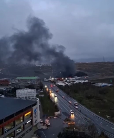Sultangazi’deki su dolum tesisinde yangın çıktı