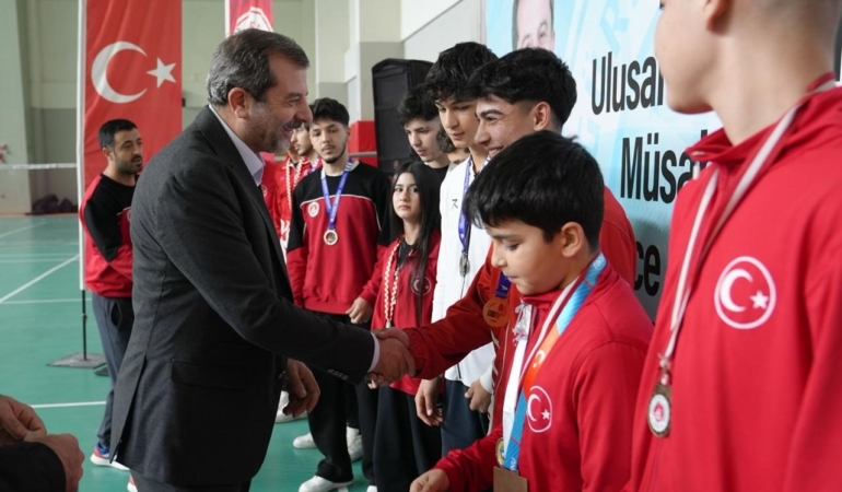 Gürsu’nun sporcularına ödül yağdı