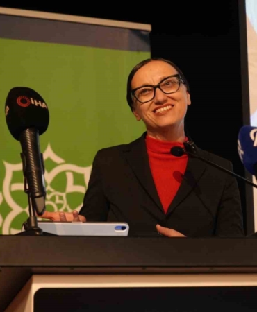 Külliye’de ödül alan bilim kadını Prof. Dr. Özcan: "Bu ödülün kariyerimde çok önemli bir yeri var"