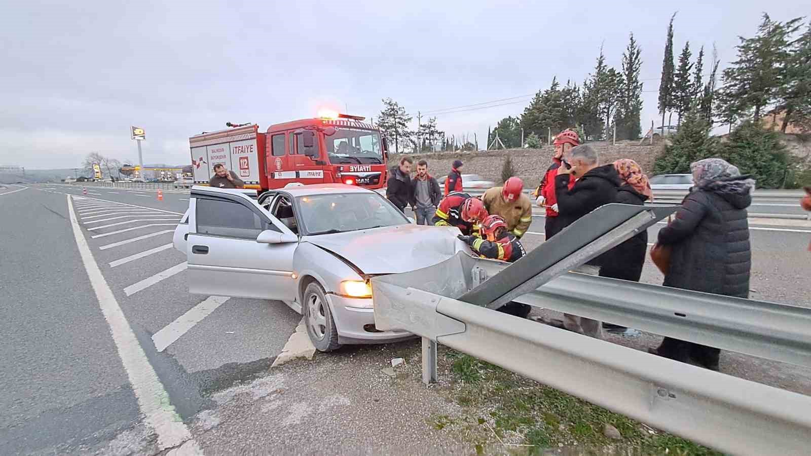 Balıkesir’de çift taraflı trafik kazası: 5 yaralı