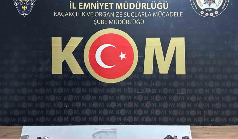 Polisten 4 ayrı operasyon: 8 ruhsatsız silah ele geçirildi, 4 şüpheli gözaltına alındı