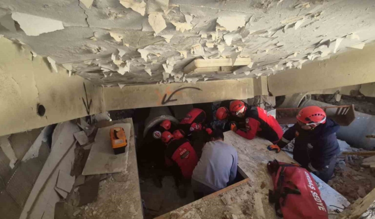 Enkazda yaralı aradılar: Tekirdağ’da deprem tatbikatı