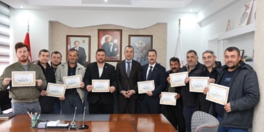 Bilecik’te ana arı yetiştiriciliği eğitimi alan 33 arıcı sertifikalarını aldı