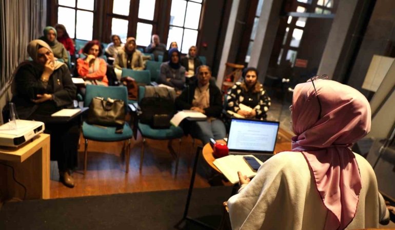 Osmangazi Belediyesi öykü yazmayı atölye çalışmalarıyla öğretiyor