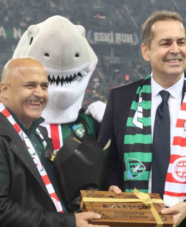 Kocaelispor ve Antalyaspor başkanlarından dostluk mesajı