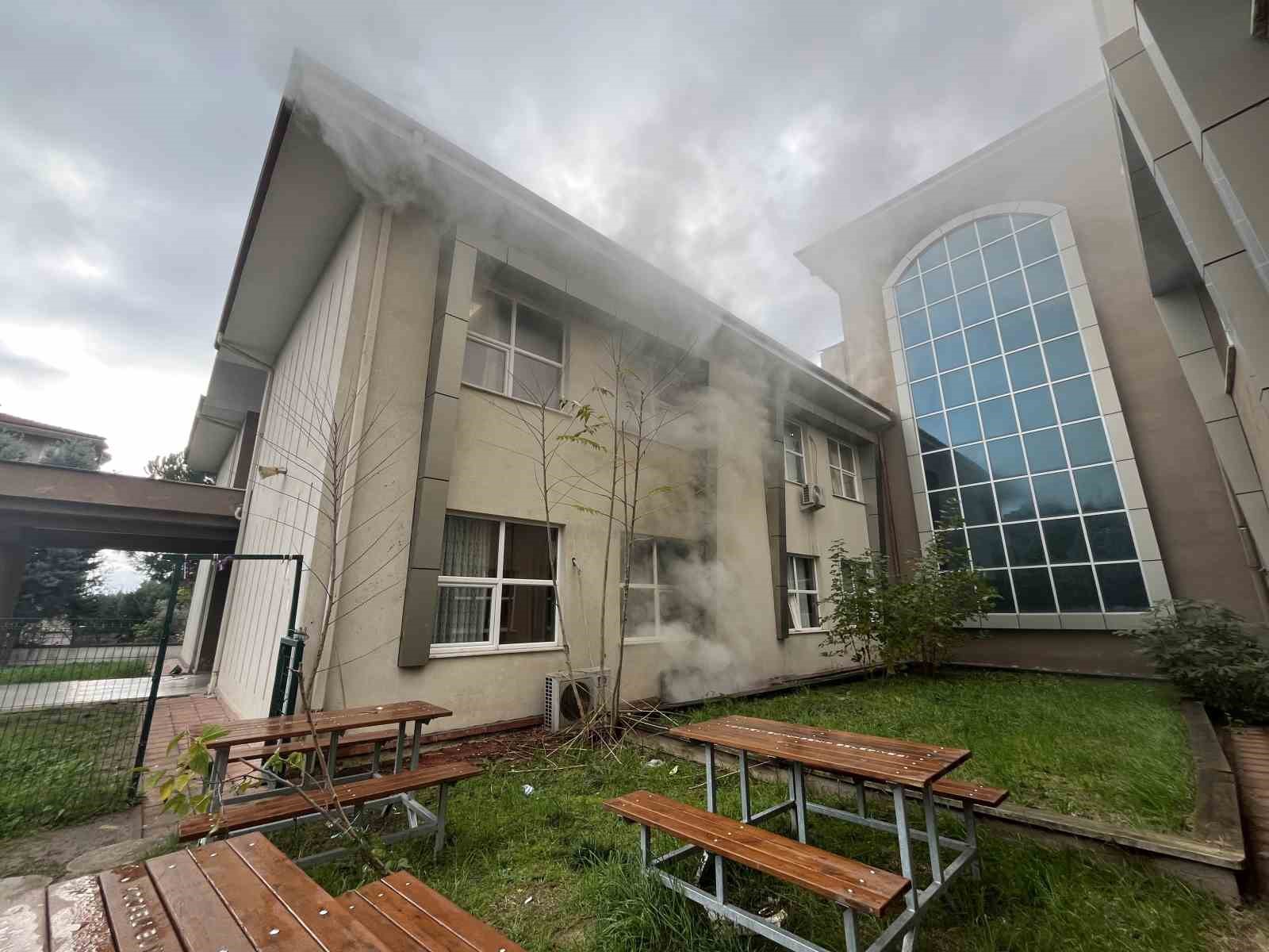 Kocaeli’de ilkokulda yangın paniği