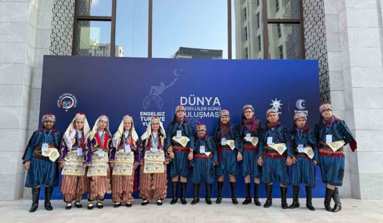 Kocaeli’nin “Gonca Efeleri” Cumhurbaşkanı Erdoğan’ın önünde sahne aldı