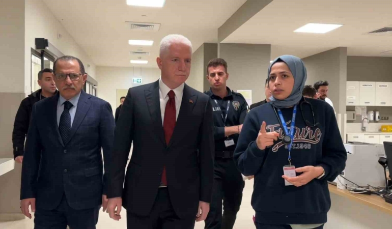 İstanbul Valisi Gül, Esenyurt’taki kazada yaralanan vatandaşları ziyaret etti