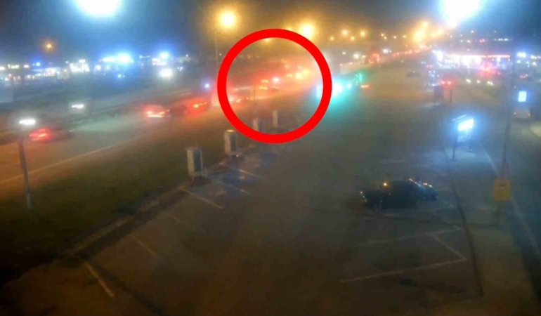 Makas atarak ilerlediği iddia edilen otomobilin sebep olduğu cinayet gibi kazanın tutanağı pes dedirtti