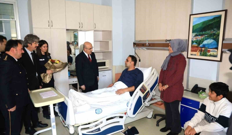 Emniyet Genel Müdürü Demirtaş, Yalova’daki çatışmada yaralanan polisi ziyaret etti