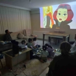 Çocuk evlerinde kalan çocuklara çizgi film sürprizi