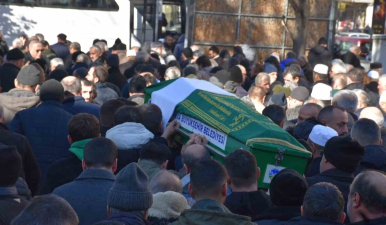 Mekke’de ring otobüsünün çarptığı Türk umreci memleketi Sakarya’da defnedildi