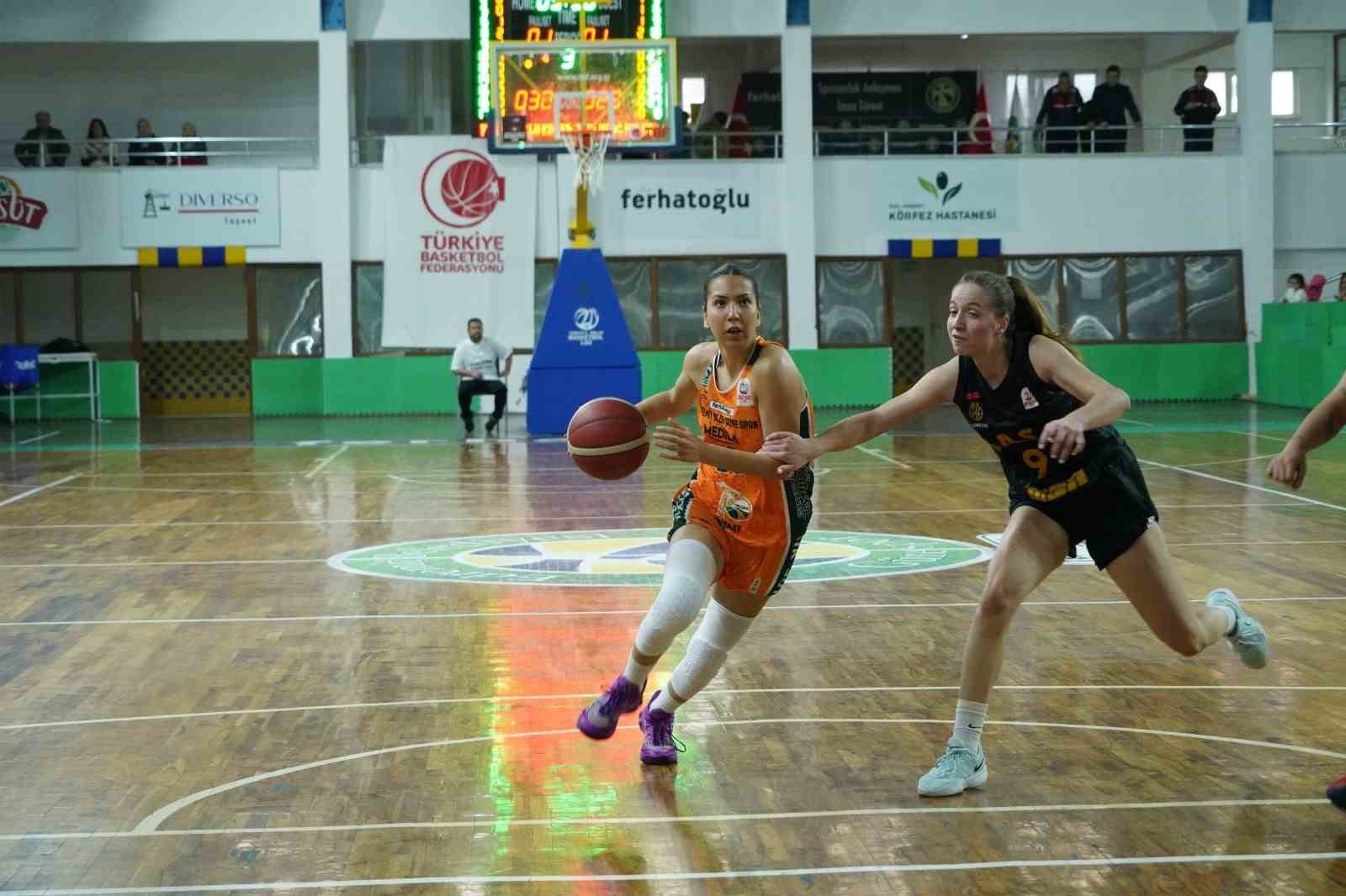 Edremit Belediyesi Gürespor evinde kazandı, liderliğini sürdürdü