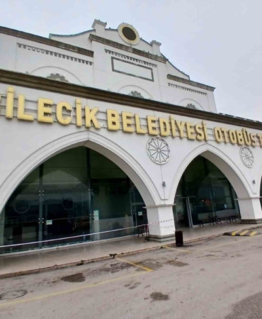 Bilecik Şehirlerarası Otobüs Terminali’nde tavan akıyor, yolcular soğuktan donyor