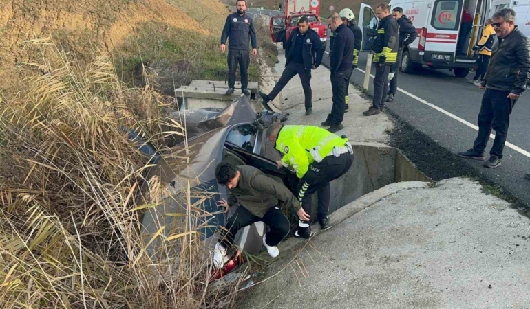 Tekirdağ’da su kanalına düşen otomobildeki çift yaralandı