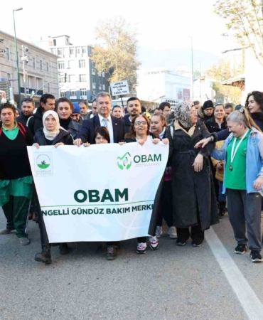 Osmangazi’de engelli bireyler farkındalık için yürüdü