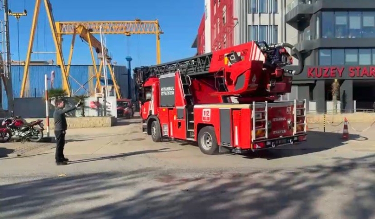 Tuzla Tersanesi’nde gemi yangını paniğe neden oldu