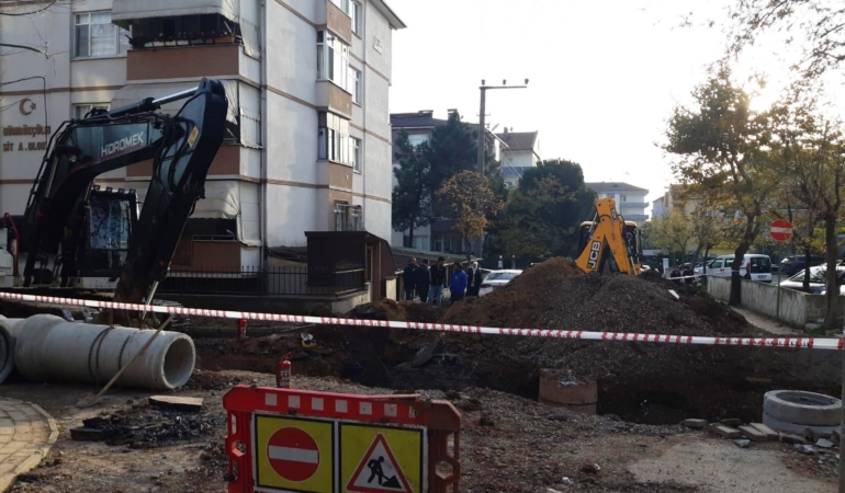 Kocaeli’de altyapı çalışması sırasında doğalgaz borusu patladı