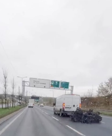 Sultangazi’de bu kadarına da "pes" dedirten görüntü: Aracın arkasına bağladığı onlarca kasayla böyle yol aldı