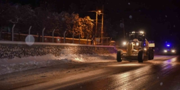 Kar yüzünden kapanan 145 mahallenin yolu büyükşehir ekipleri tarafından açıldı