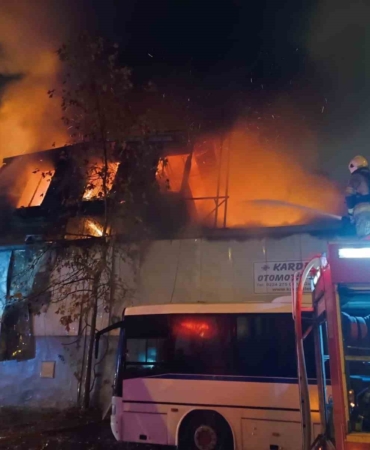 Bursa’da iş yeri yangını: Alevler çevredeki işletmelere sıçradı