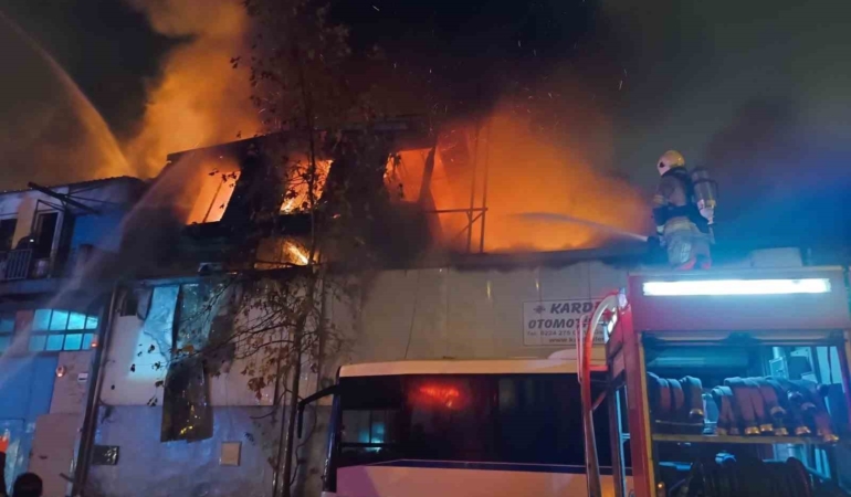 Bursa’da iş yeri yangını: Alevler çevredeki işletmelere sıçradı