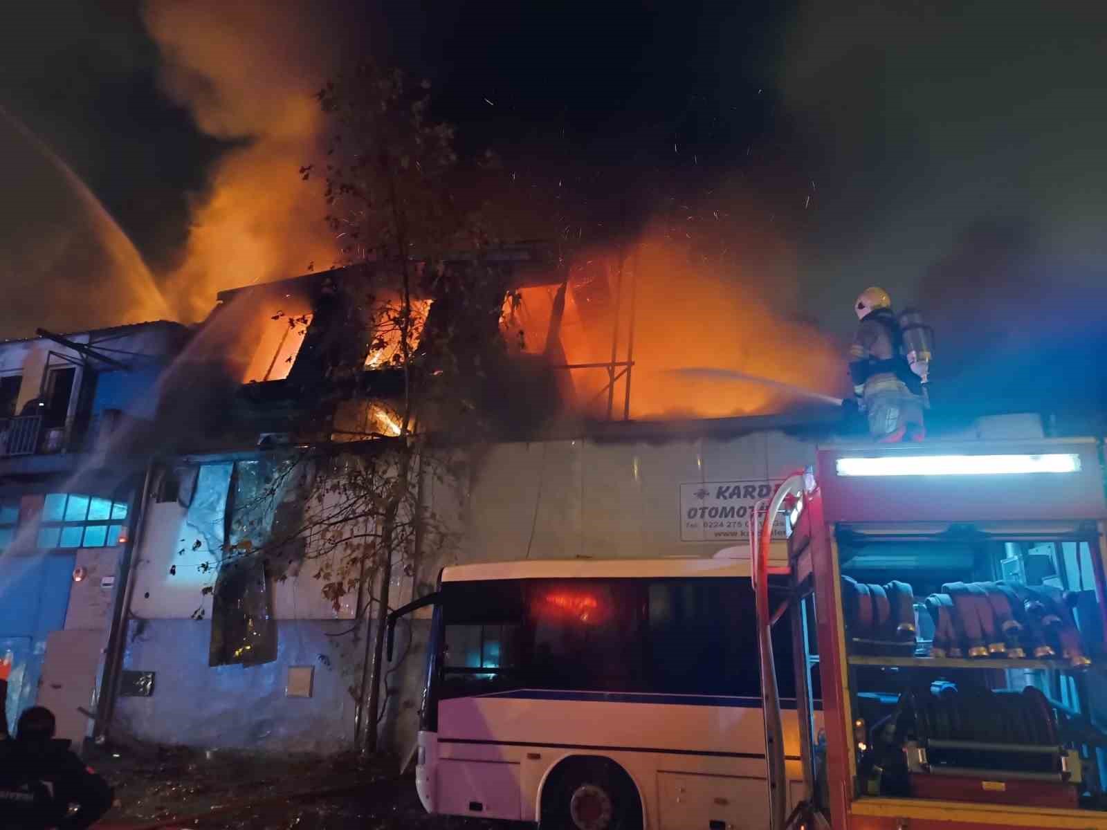 Bursa’da iş yeri yangını: Alevler çevredeki işletmelere sıçradı