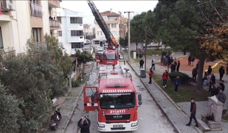 Balıkesir’de çatı yangını