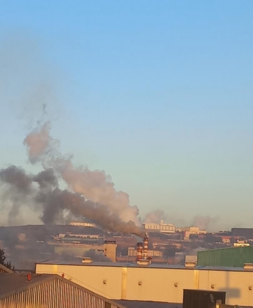 Bacadan çıkan simsiyah duman vatandaşı tedirgin etti