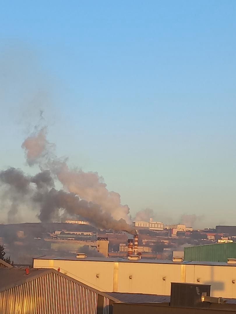 Bacadan çıkan simsiyah duman vatandaşı tedirgin etti