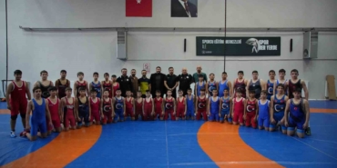 Edirne’de ata sporu güreşle geleceğin şampiyonları yetişiyor