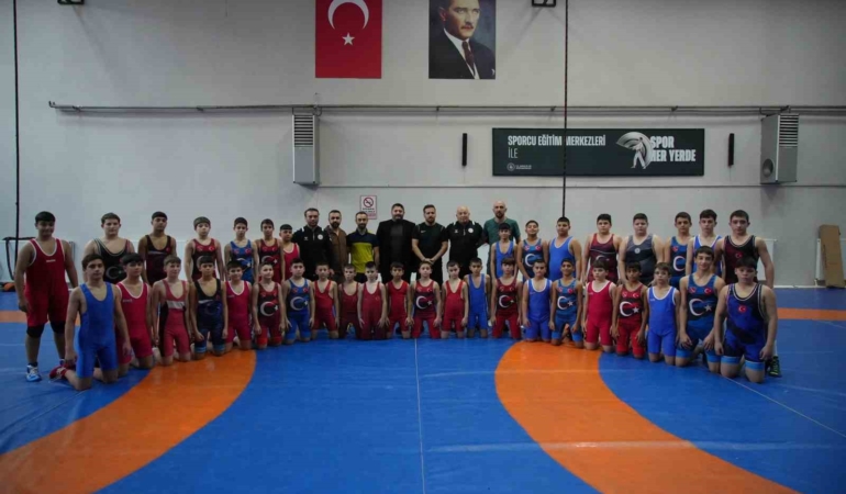 Edirne’de ata sporu güreşle geleceğin şampiyonları yetişiyor