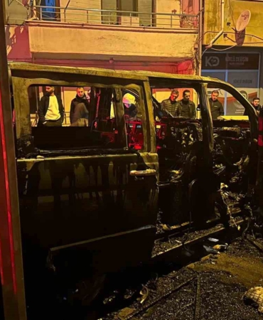 Yalova’da minibüs park edildiği sırada alevlere teslim oldu