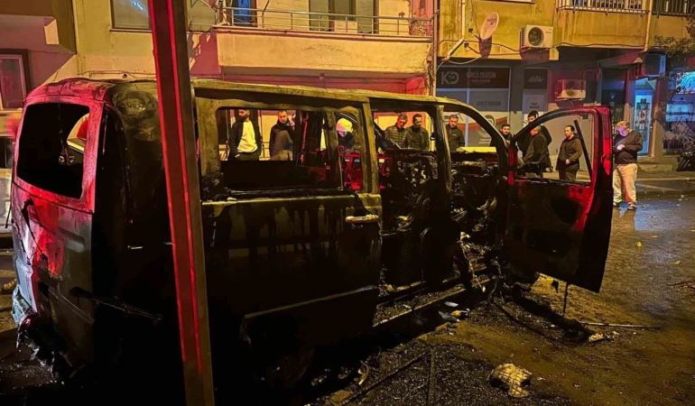 Yalova’da minibüs park edildiği sırada alevlere teslim oldu