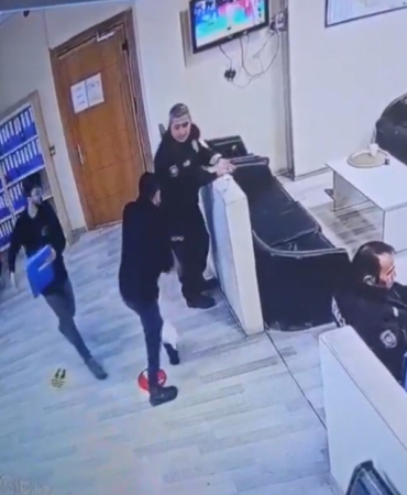 Kartal’da polis merkezinde bir şahıs bekçiye saldırarak silahını almaya çalıştı