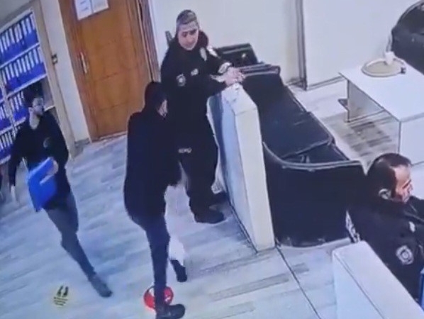 Kartal’da polis merkezinde bir şahıs bekçiye saldırarak silahını almaya çalıştı