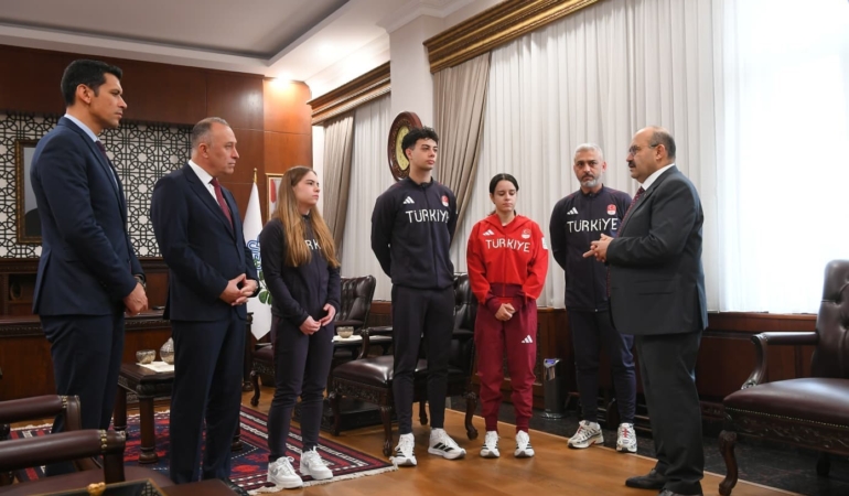 Riyad 2025’te başarılı olan sporculara Vali Ustaoğlu’ndan tebrik