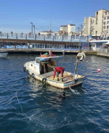 Haliç’ten 33 kilogram olta kurşunu çıkarıldı